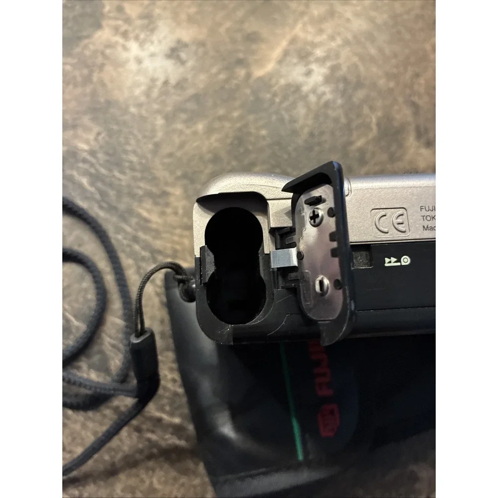 (E) FujiFilm Big View Finder Auto 10 35mm Film Point & Shoot Camera With Case
